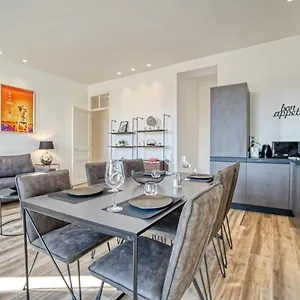 Superbe 3 Pièces Refait à Neuf Classé 4 étoiles Avec Ascenseur Et Balcon à Pied De La Et Du Palais Des Festivals Appartement